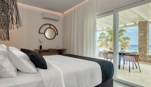 Apartamento de lujo, 2 habitaciones, vistas al mar, frente a la playa