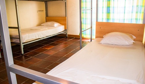 Dormitorio compartido, solo para hombres (1 bed 6 people)