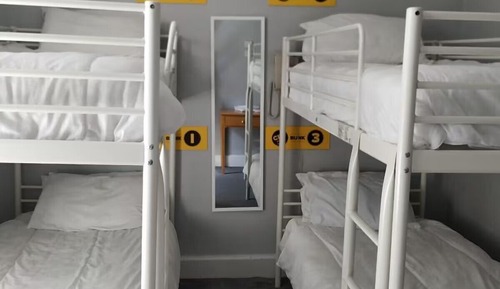 Habitación cuádruple económica, baño privado