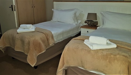 Habitación familiar, vistas parciales al mar