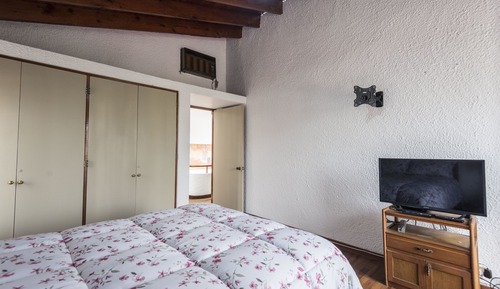 Casa familiar, 5 habitaciones, no fumadores, baño privado