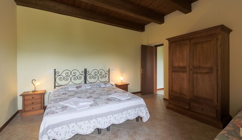 Habitación familiar, habitaciones comunicadas, vistas a la colina (Uva)