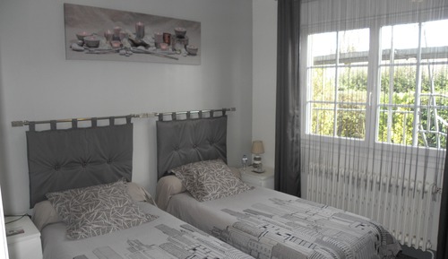 Habitación clásica con 1 cama doble o 2 individuales, baño compartido