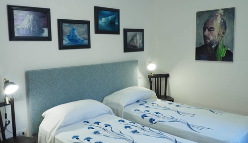 Habitación económica con 1 cama doble o 2 individuales, baño compartido