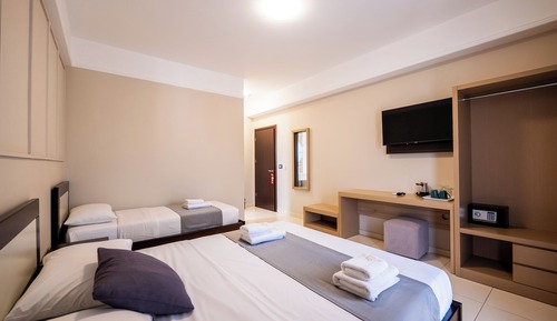 Habitación triple, balcón