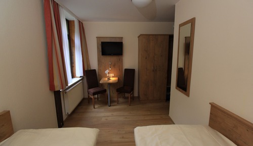 Habitación económica con 1 cama doble o 2 individuales