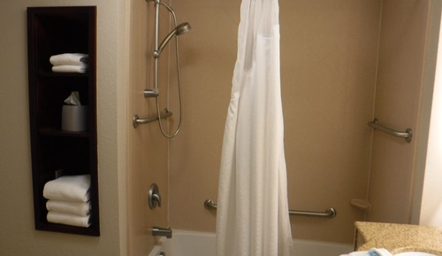 Habitación estándar, 1 cama de matrimonio grande, ducha adaptada (Mobility, Roll-In Shower)