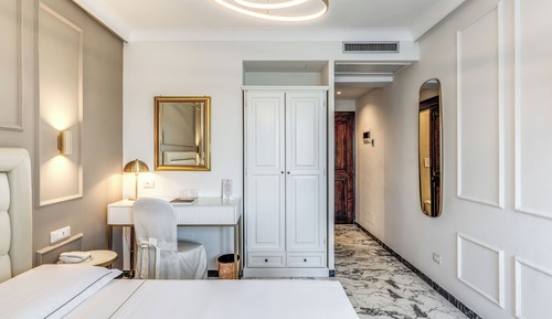 Habitación superior con 1 cama doble o 2 individuales, vistas a la ciudad