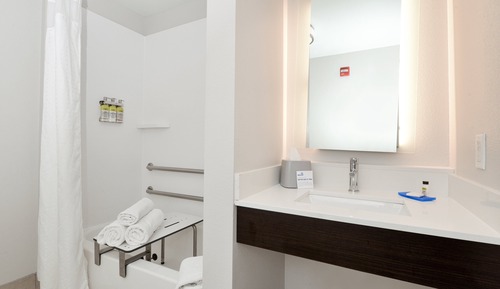 Habitación estándar, 2 camas de matrimonio (Mobility, Accessible Tub)