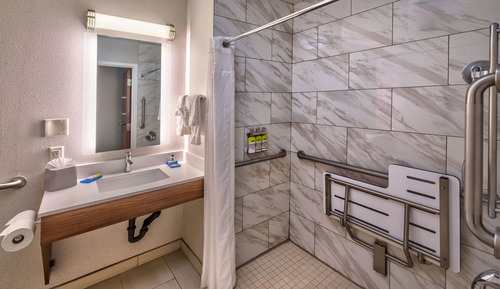 Habitación estándar, 2 camas de matrimonio, accesible en silla de ruedas (Roll-In Shower)