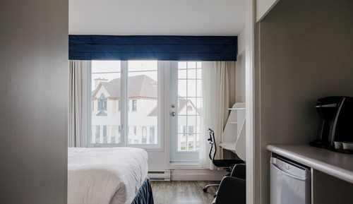 Habitación clásica, 1 cama de matrimonio grande, vistas a la ciudad (HCVDDP)