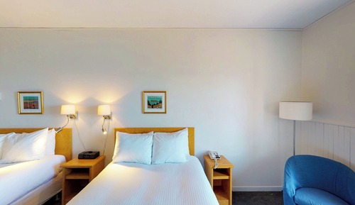 Habitación estándar, 2 camas de matrimonio, vistas parciales al mar (Regular)