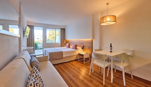 Estudio Confort, balcón, vistas al jardín