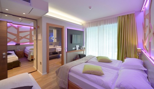Habitación triple superior, 1 cama doble con sofá cama