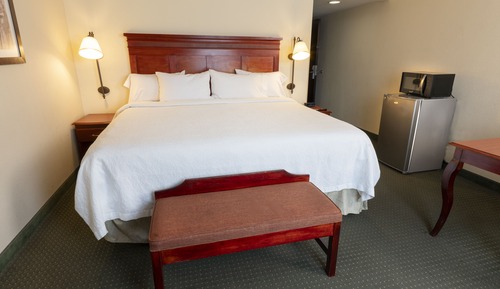 Estándar con cama de matrimonio King