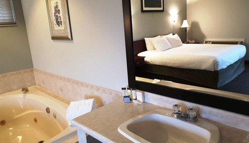 Suite, 1 cama de matrimonio grande, bañera de hidromasaje, vistas al río
