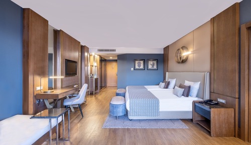 Senior Suite, Sea Side