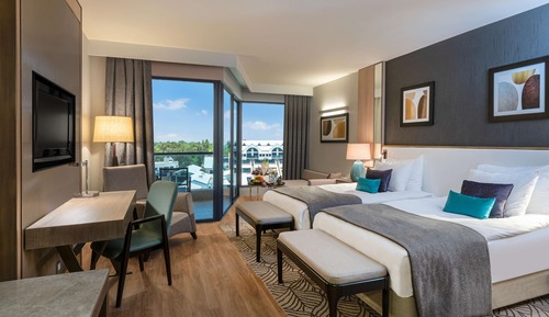 Deluxe Room Land View