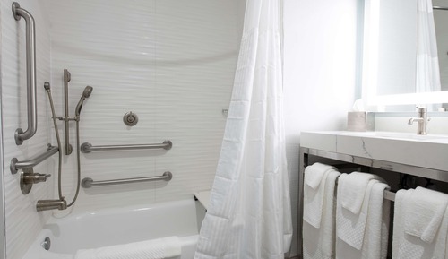 Habitación, 2 camas de matrimonio, accesible para personas con discapacidad (Mobility & Hearing)