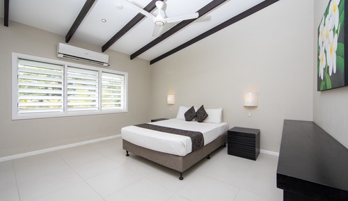 Habitación, terraza, en la zona del jardín
