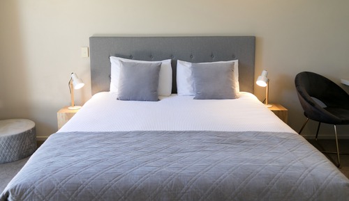 Estudio, 1 cama de matrimonio grande, bañera de hidromasaje