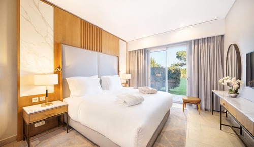 Accessible One Bedroom Sunset Suite