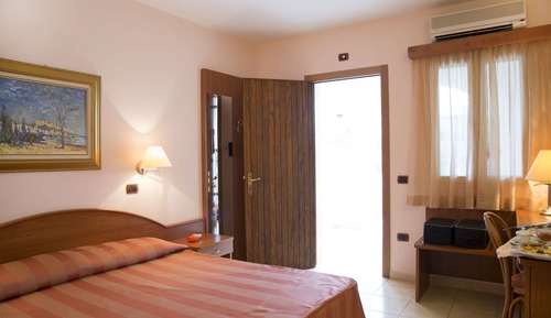 Habitación estándar con 1 cama doble o 2 individuales