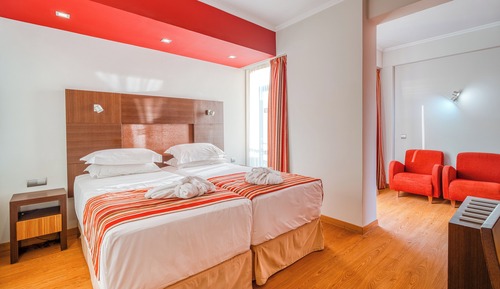 Habitación estándar con 2 camas individuales, vistas a la montaña