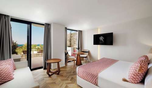 Junior Suite, Terrace (Signature Level, Jacuzzi) - Club Access Included
