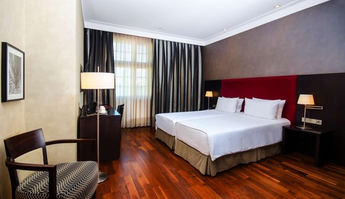 Habitación superior (Extra Bed 2 Adults + 1 Child)