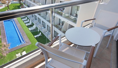 Habitación estándar, balcón, vistas parciales al mar