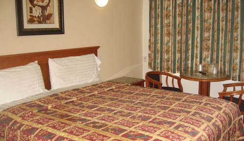 Estándar con cama de matrimonio King