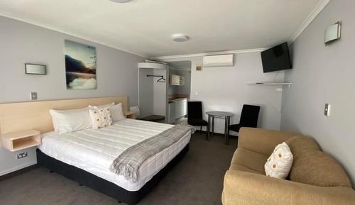Business Studio, 1 King Bed, Accessible