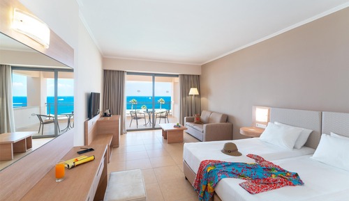 Habitación superior con 2 camas individuales, vistas al mar