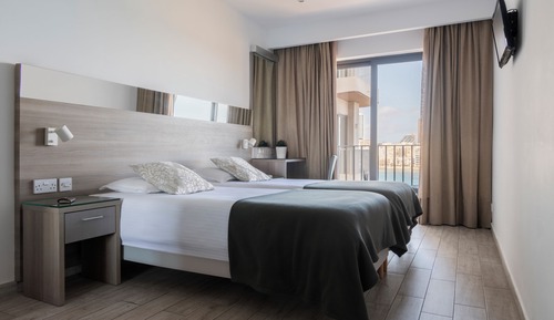 Habitación estándar con 1 cama doble o 2 individuales (Sea Front)