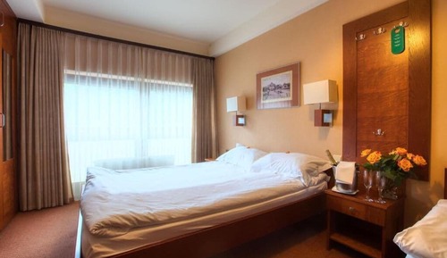 Habitación triple familiar, vistas al jardín