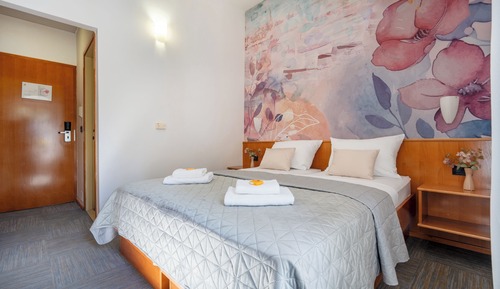 Habitación estándar con 1 cama doble o 2 individuales, 1 habitación, vistas parciales al mar