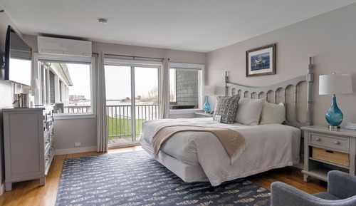 Suite (Portside King with Two Twins)