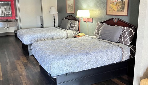Suite, 2 Queen Beds and 1 Queen Sleeper Sofa, Non Smoking