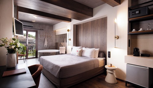 The Hot Tub Suite with Fireplace & Steam Shower