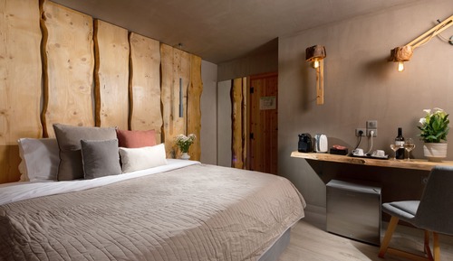 The Wood Junior Suite with Hot Tub