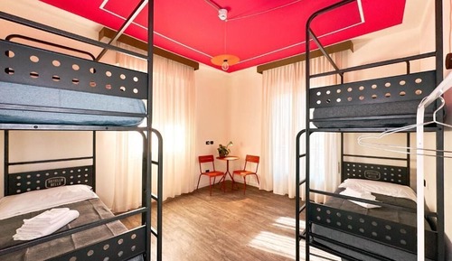 Dormitorio compartido, dormitorio mixto