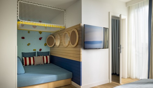 Family Room, Balcony, Partial Sea View (Deluxe Seaside)