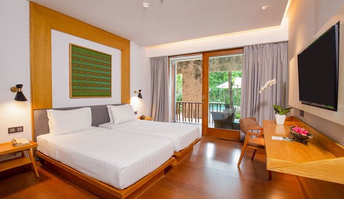 Habitación Premier con 1 cama doble o 2 individuales, vistas a la piscina