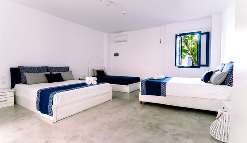 Habitación cuádruple, vistas a la piscina
