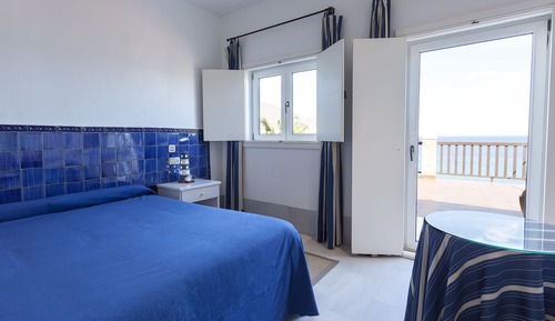 Habitación doble, terraza, vistas al mar (Main Building)