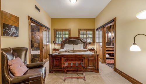 1 Bedroom Hospitality Suite