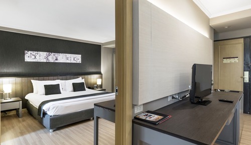 Connecting Room