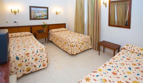 Habitación triple (2 Adults and 1 Child)