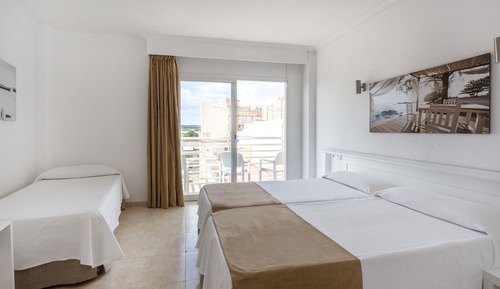 Habitación triple, balcón